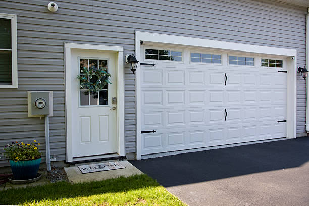 24/7 Emergency Garage Door Panel Replacement experts in North Hudson, WI